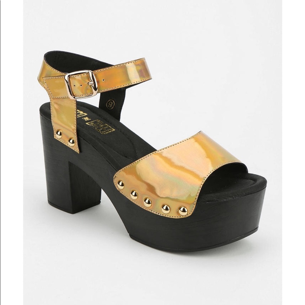 Ego and Greed Holographic Carleen Platform